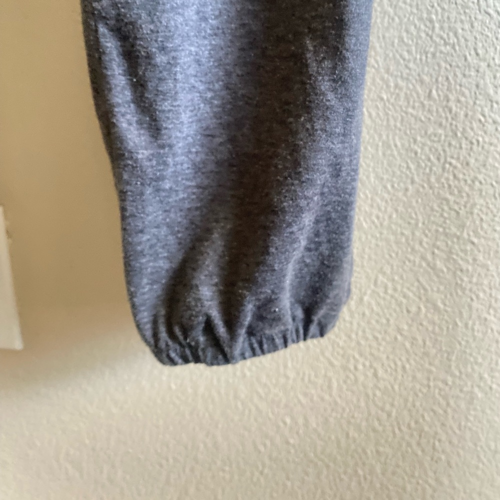 NWOT Gray 3/4 length lightweight drawstring joggers with floral skull design - Picture 5 of 6